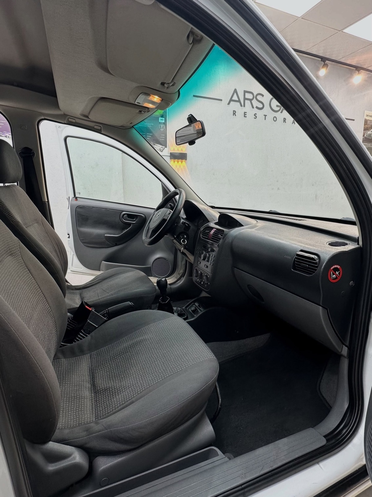 VIP Car Detailing'de detaylı iç temizlik yapılan araç koltukları